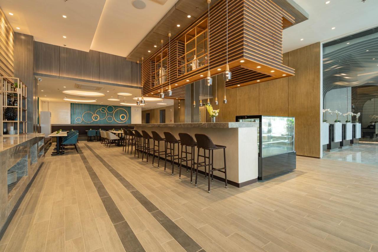 Bayfront Hotel Cebu Capitol Site Exterior photo